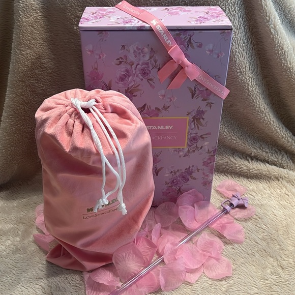 THE STANLEY X LOVESHACKFANCY
QUENCHER Happy Thoughts 40oz Tumbler - Picture 7 of 17